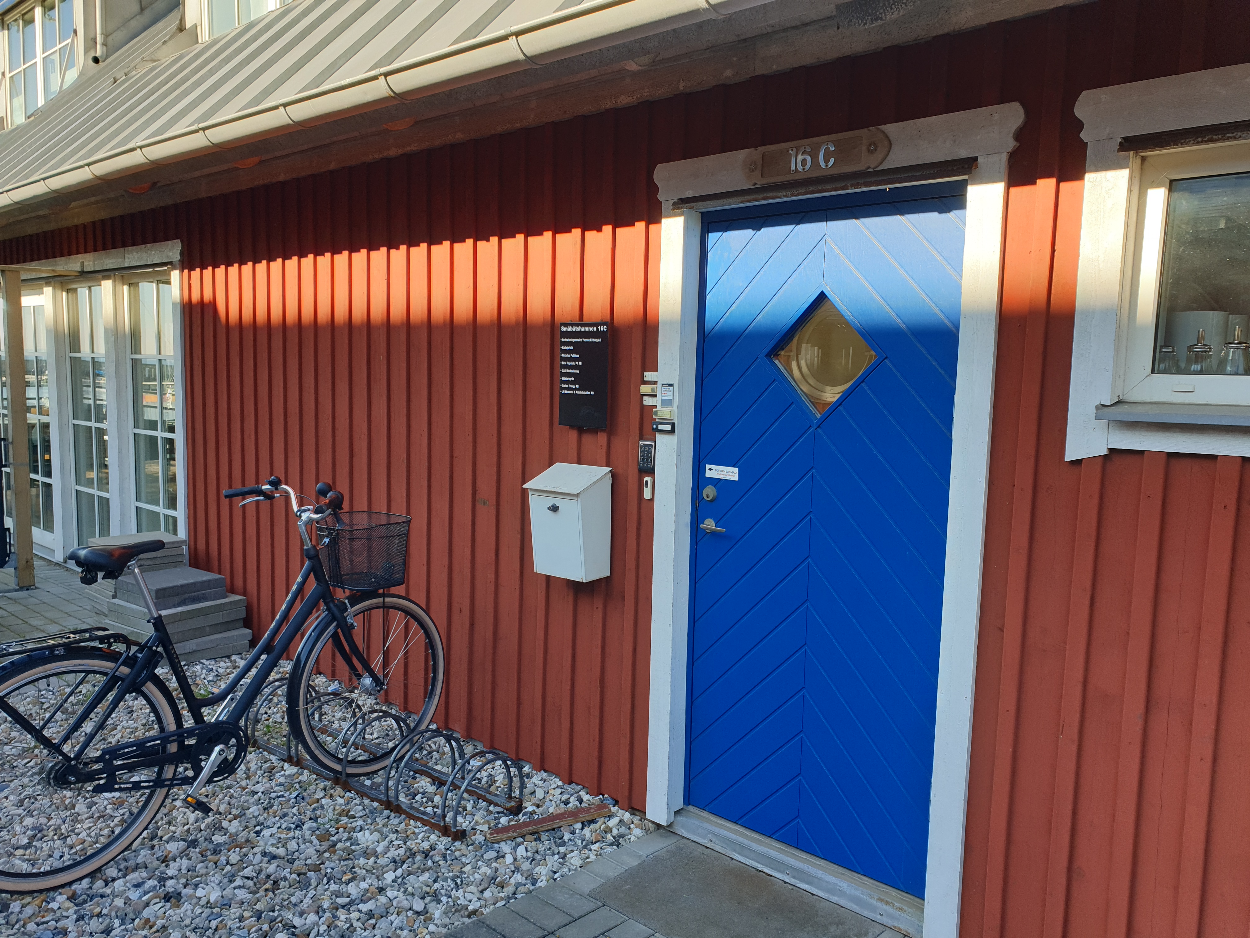 Entré Småbåtshamnen 16C
